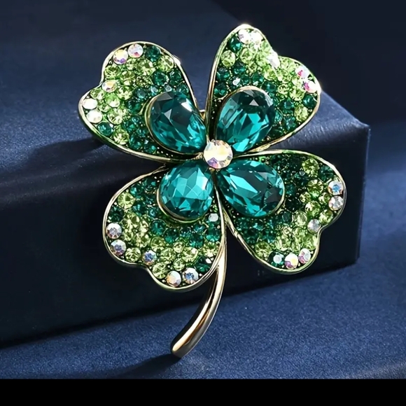 Four Leaf Clover Green Rhinestone Brooch - Picture 1 of 3